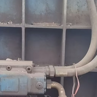 300噸立式打包機，1.5*80，兩臺24電機，帶油低價出售