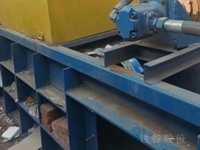 140噸廢紙瓶轉(zhuǎn)打包機(jī)圖3