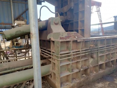 現(xiàn)有場地直接轉(zhuǎn)讓出售250金屬打包機、200鱷魚剪、1.3米吸盤，行車各一臺圖2